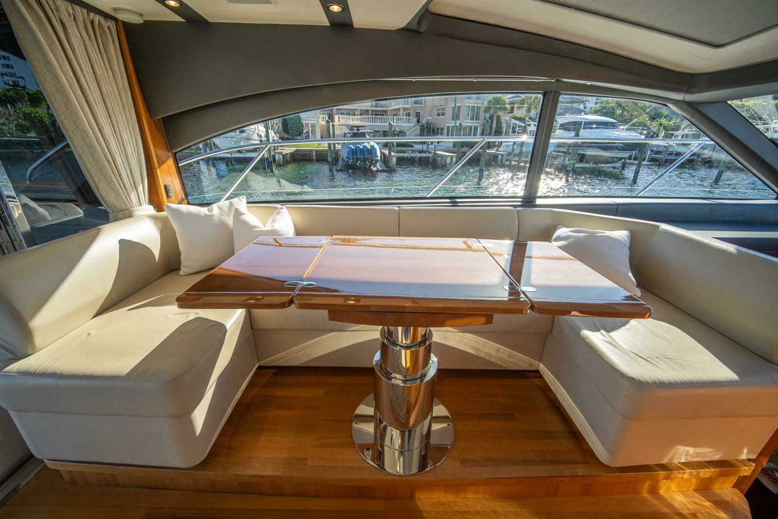 2016 Princess V48 - Photo 13