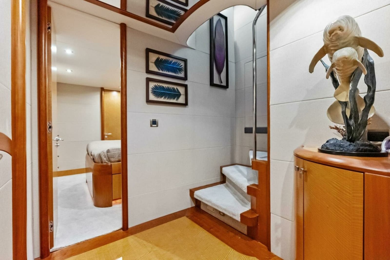 2006 Lazzara Yachts 84 Skylounge - Photo 91