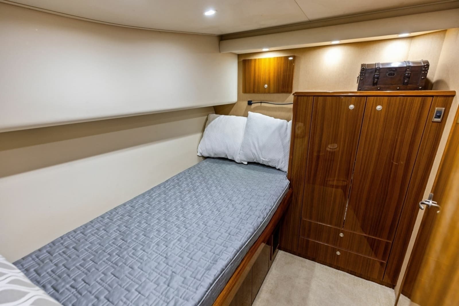 2008 Viking 68 Skybridge - Photo 141