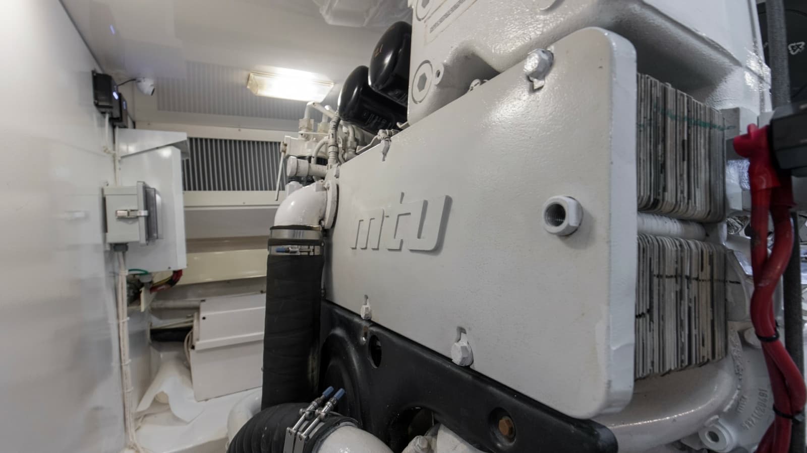 2005 Viking 61 Enclosed Bridge - Photo 70