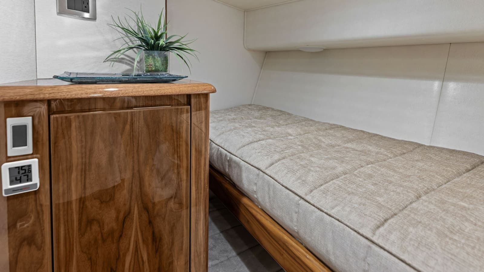 2018 Viking 62 Enclosed Bridge - Photo 60