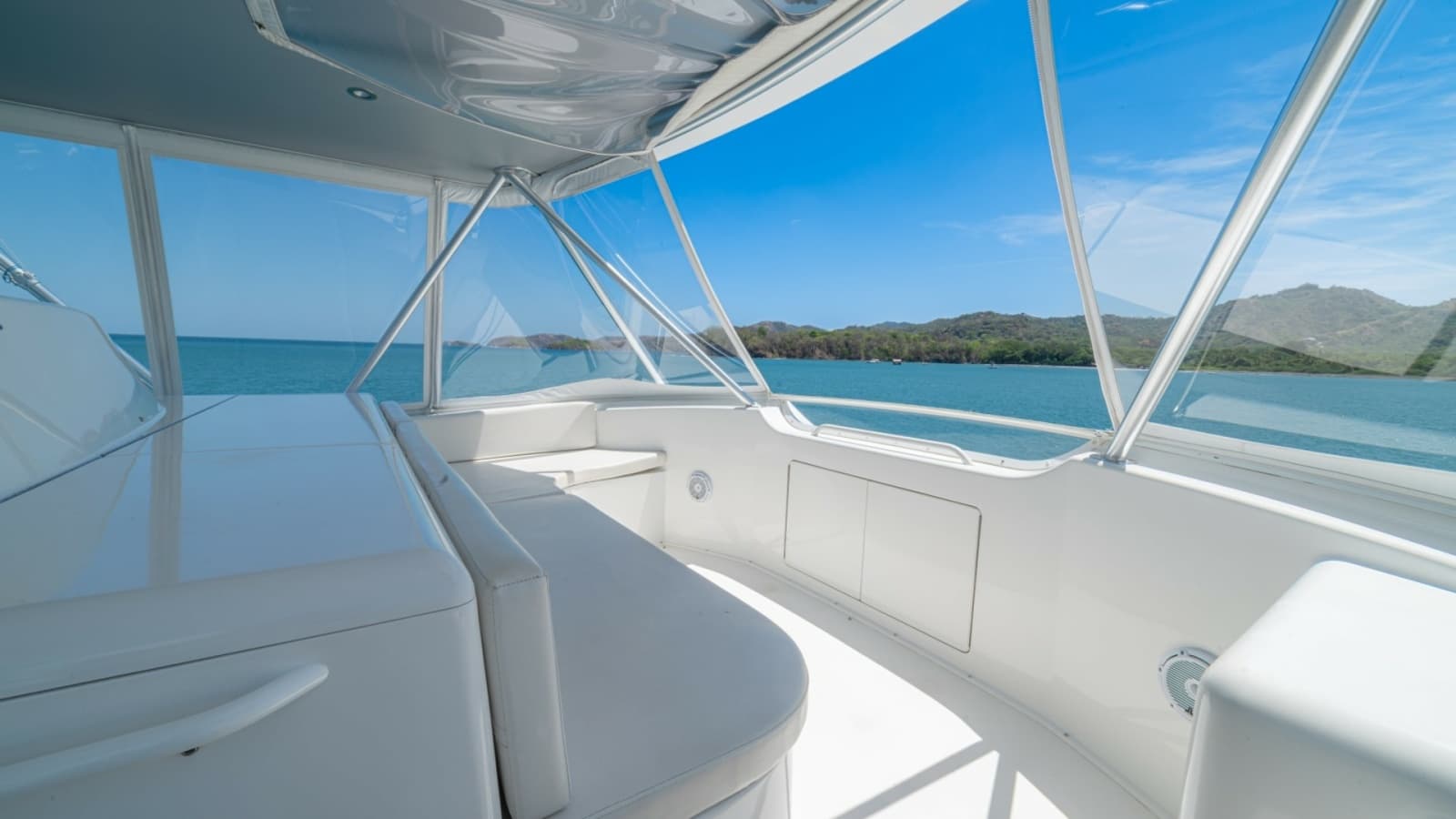 2005 Viking 61 Convertible - Photo 70