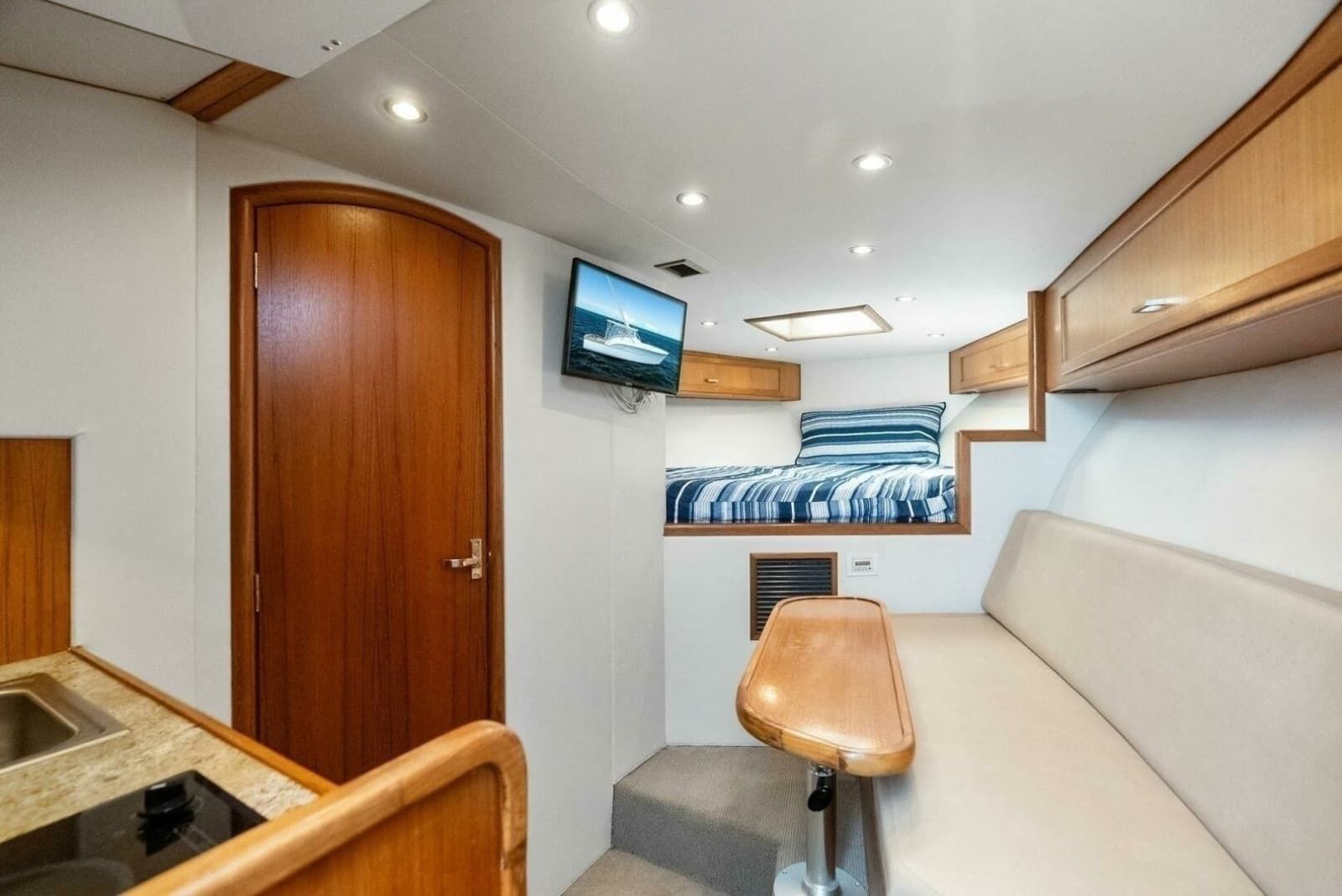2018 Custom Carolina 35 Express - Photo 33