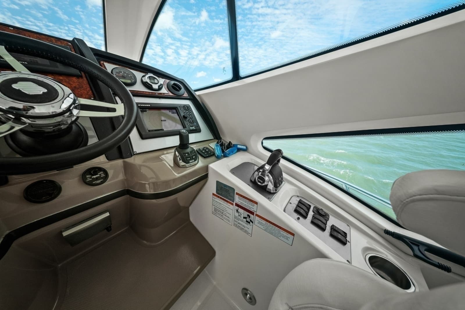2012 Cruisers Yachts 540 Coupe - Photo 11