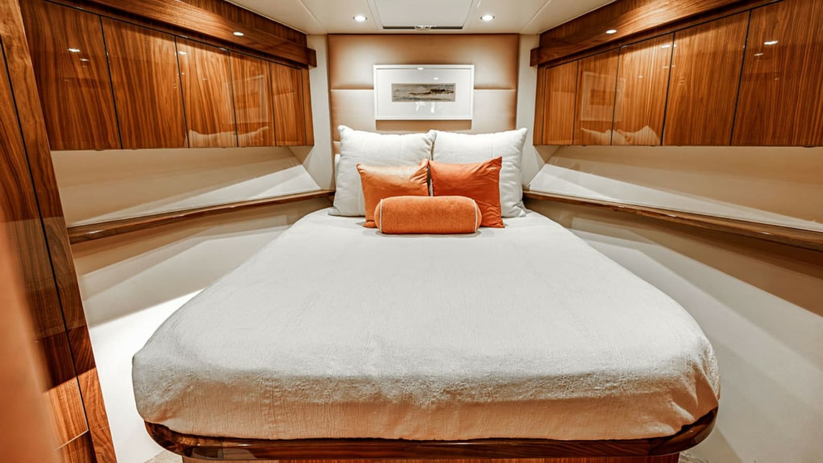 2019 Viking 80 Skybridge - Photo 39