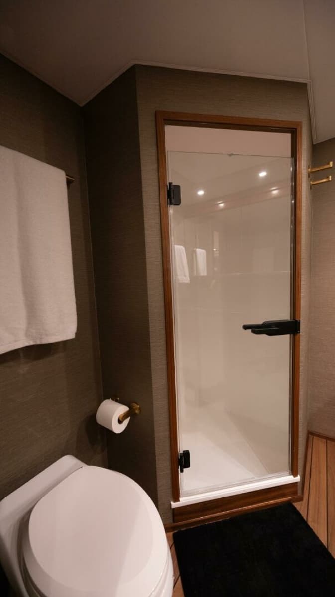 2025 Viking 82 Convertible - Photo 22