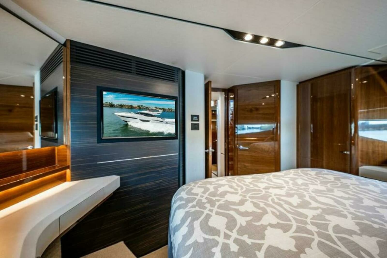 2016 Princess S65 - Photo 13