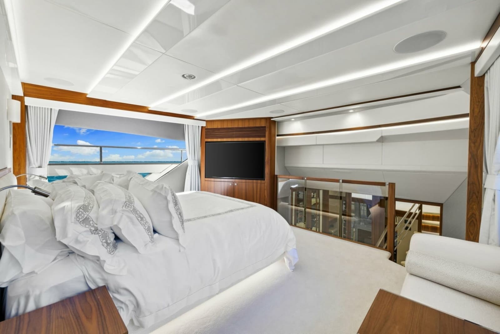 2018 Sunseeker 95 Motoryacht - Photo 11