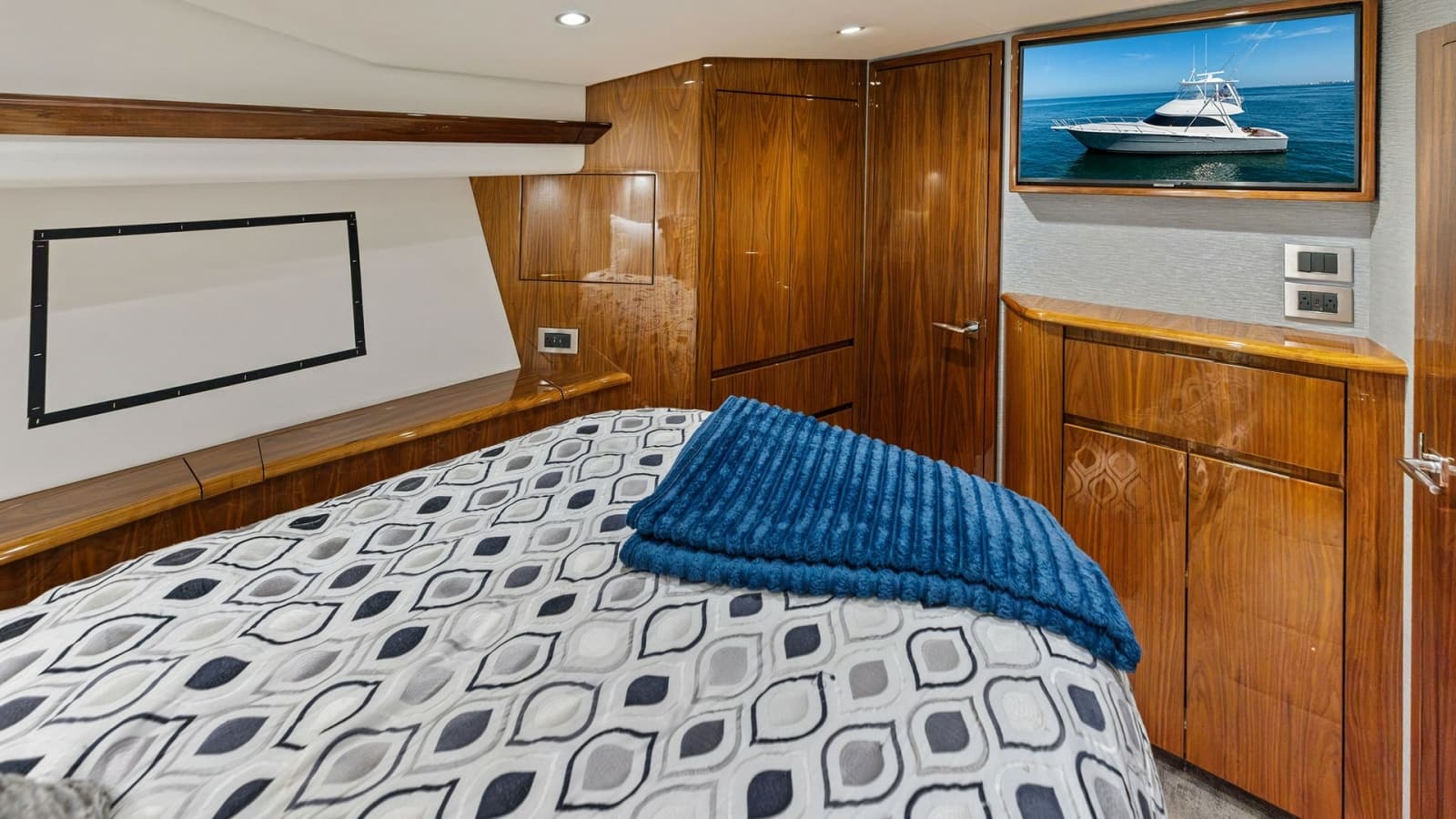 2024 Viking 54 Convertible - Photo 55