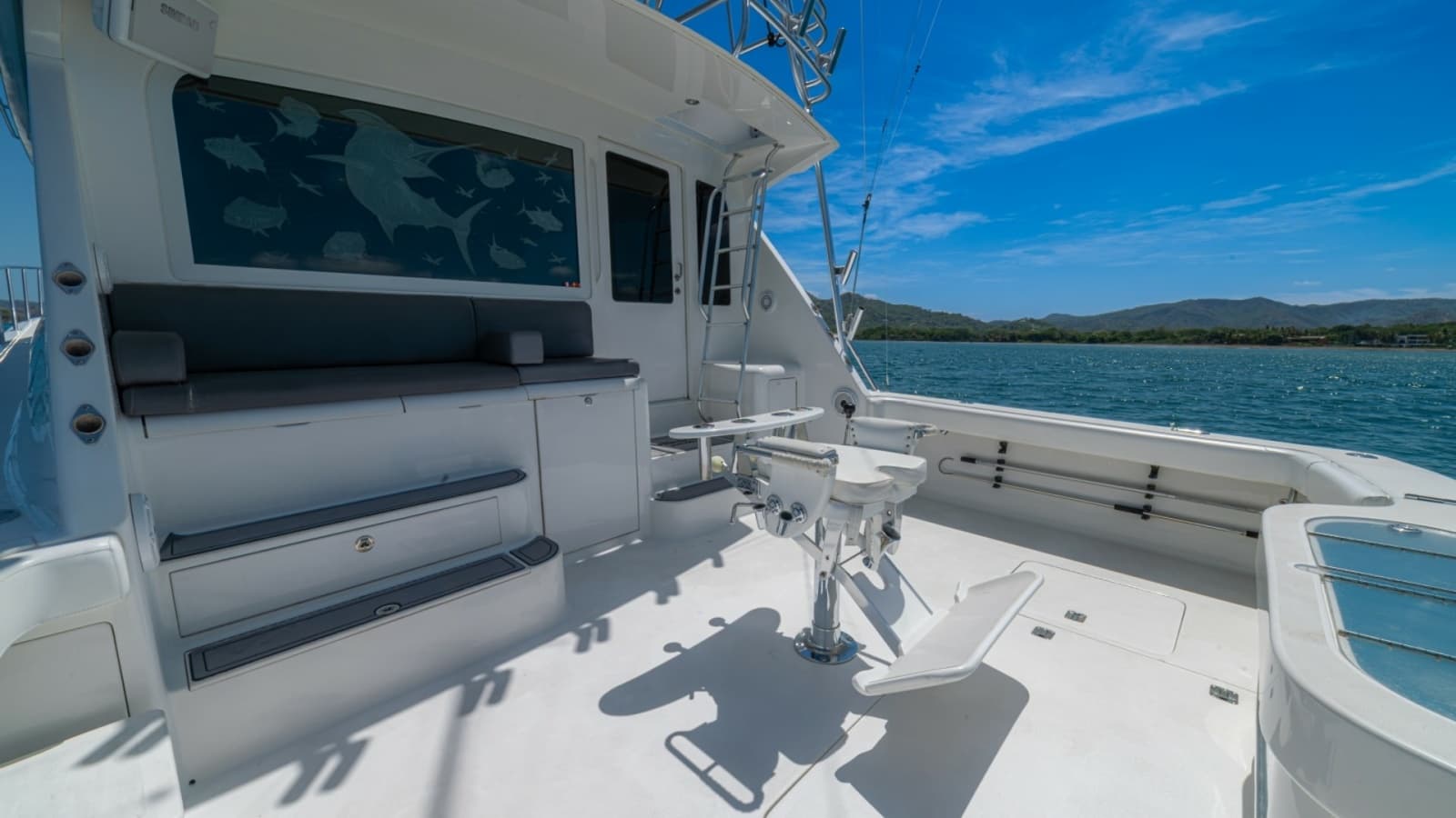 2005 Viking 61 Convertible - Photo 54