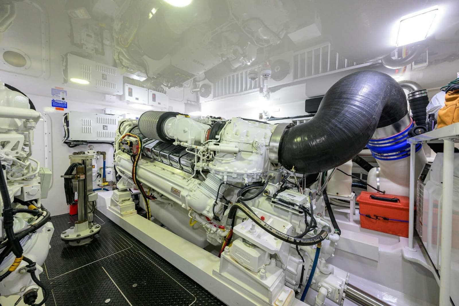 2021 Viking 72 Convertible - Photo 40