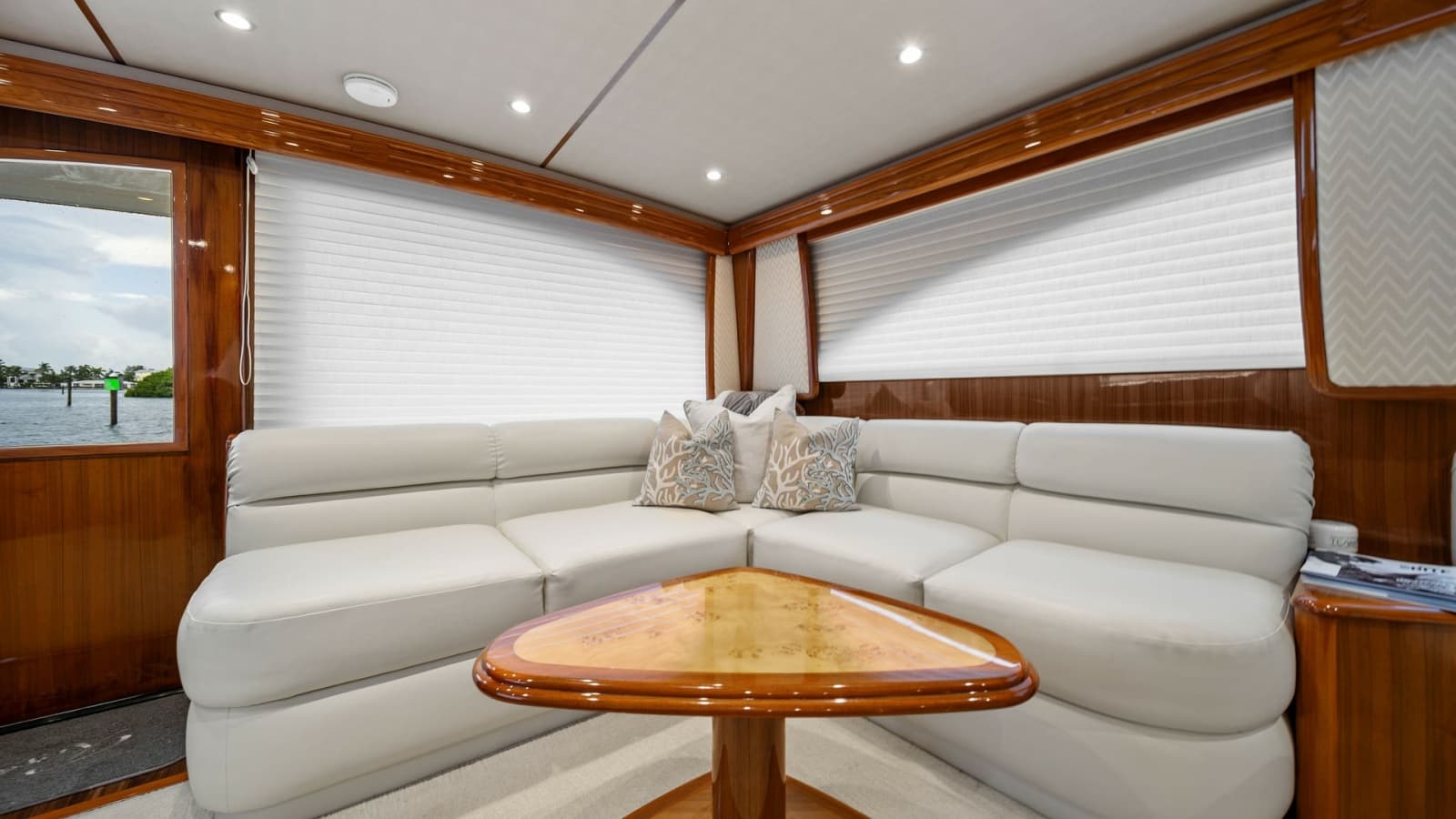 2015 Viking 55 Convertible - Photo 20