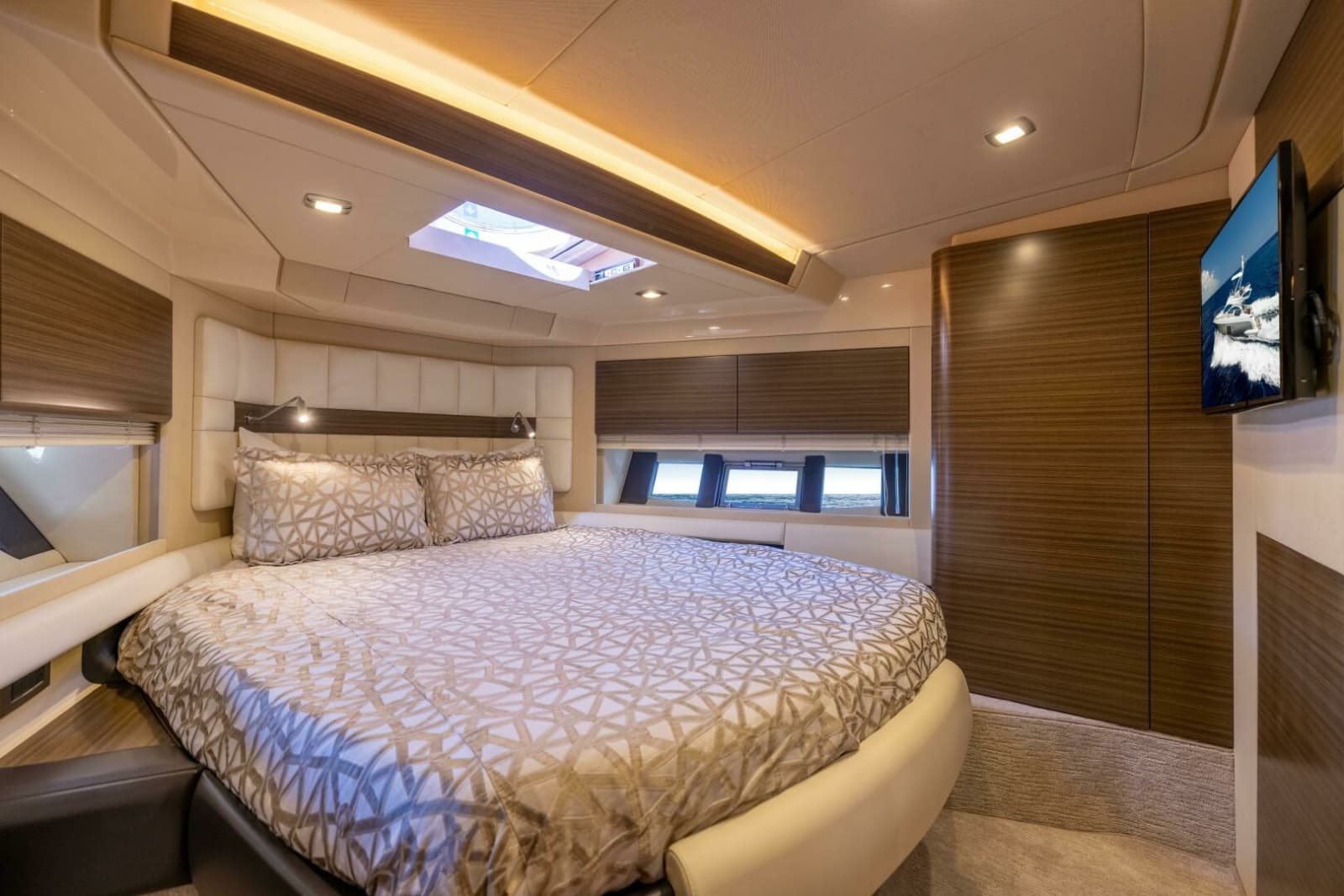 2015 Azimut 64 Flybridge - Photo 23