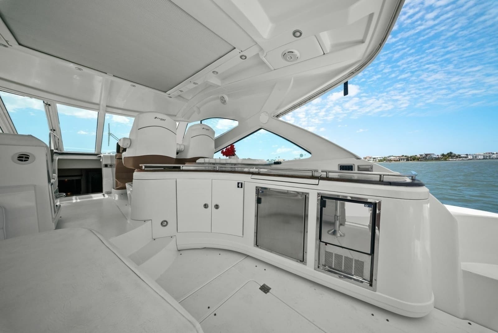 2012 Cruisers Yachts 540 Coupe - Photo 35