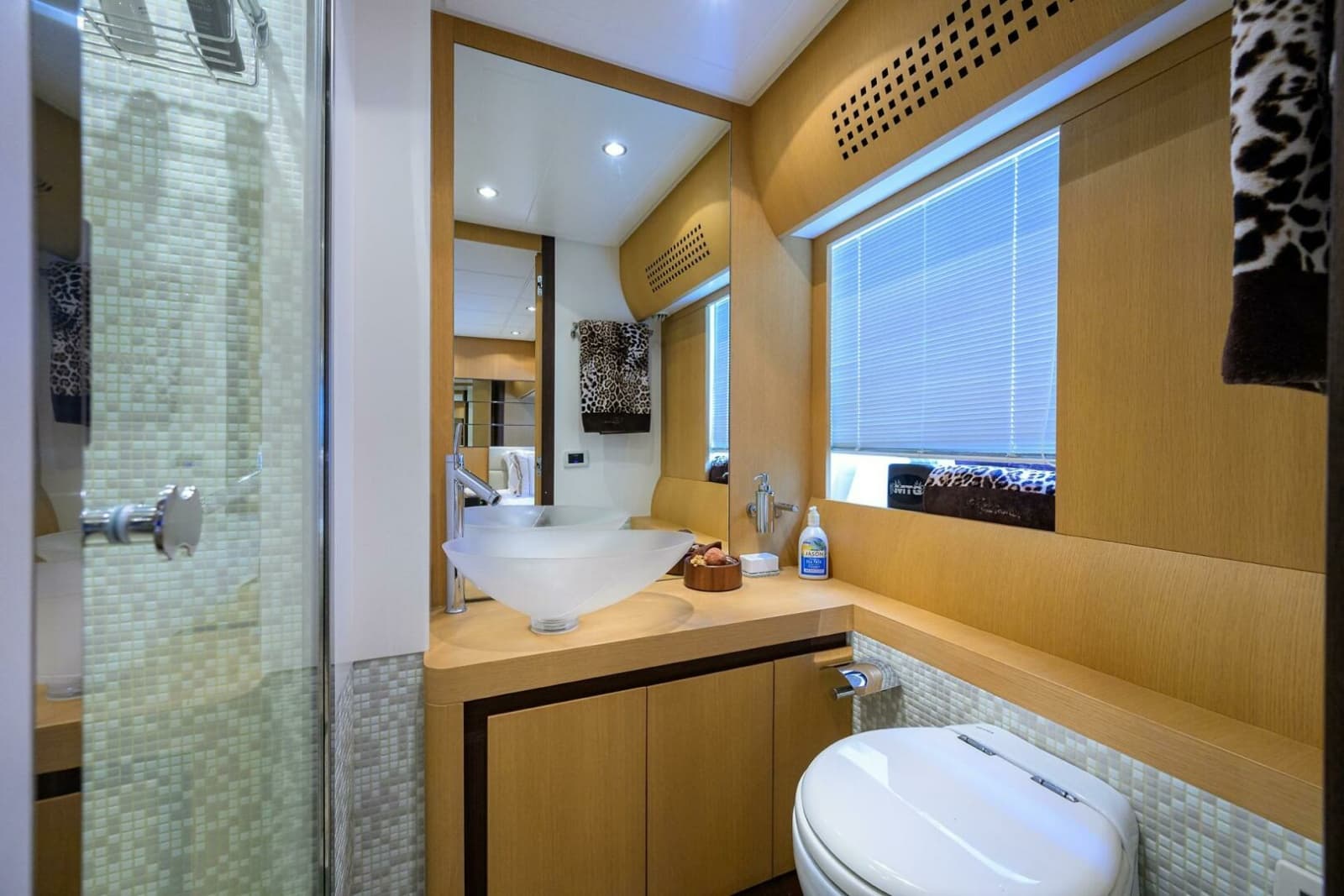 2009 Pershing 90 Express - Photo 37