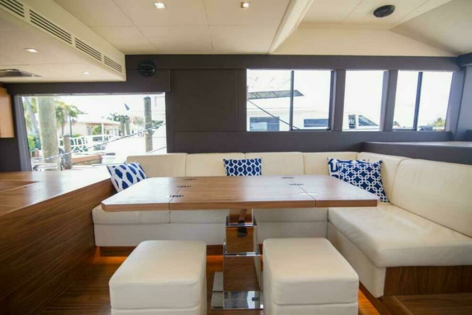 2019 Sundeck Yachts 580 Sport - Photo 16