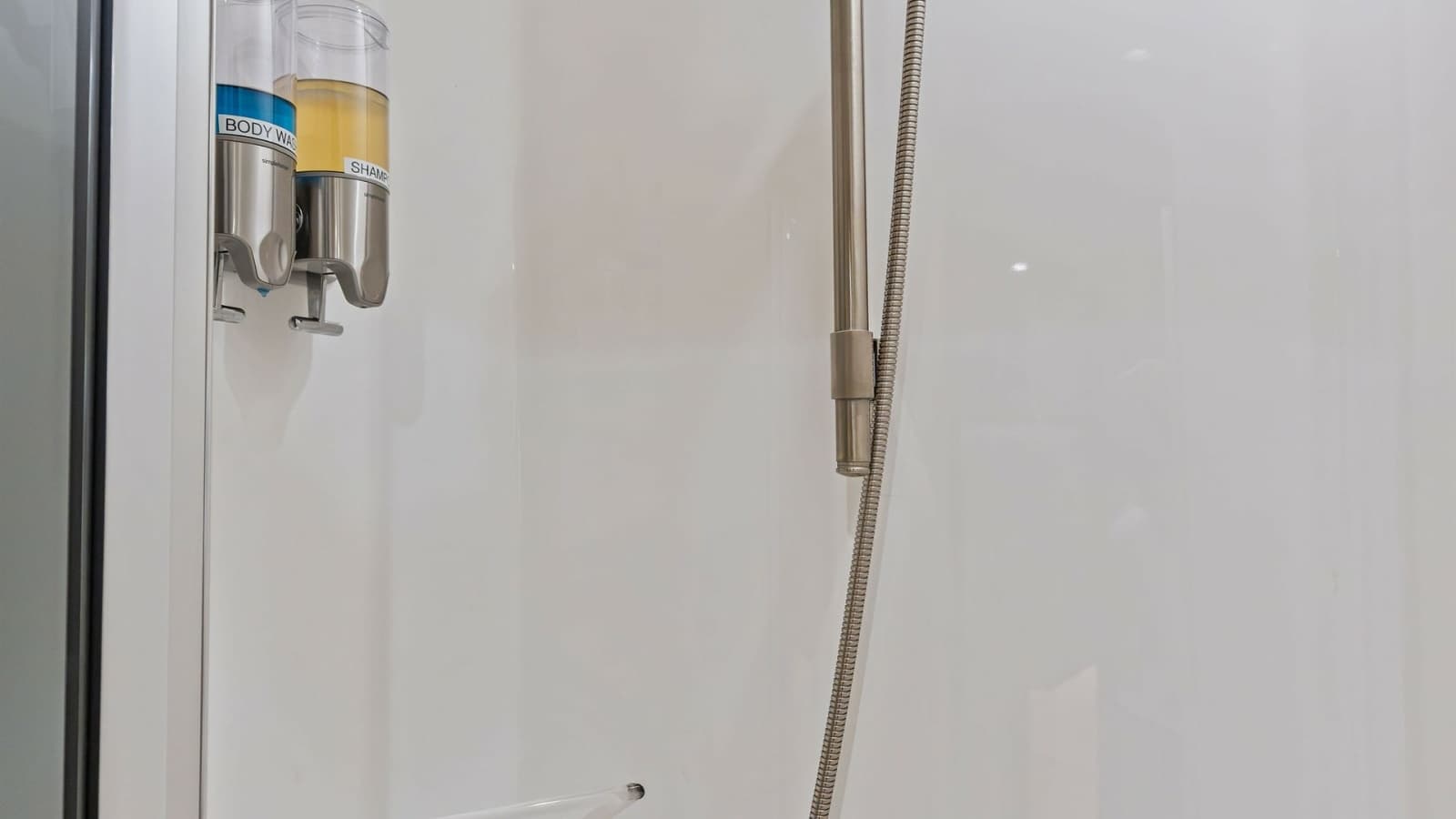 2018 Viking 62 Enclosed Bridge - Photo 57