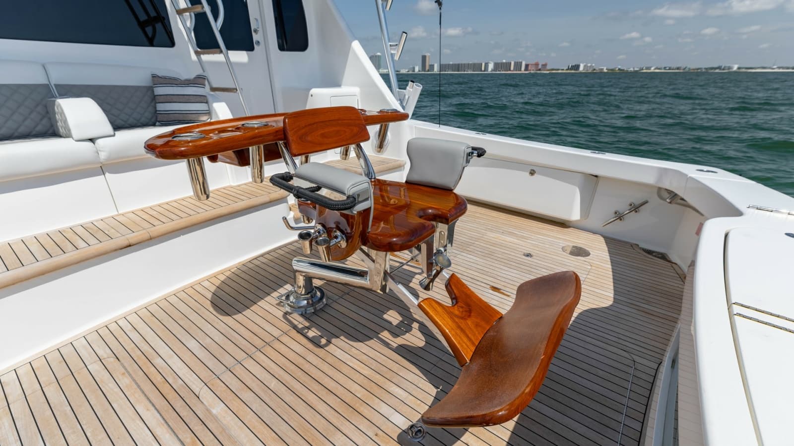 2020 Viking 62 Convertible - Photo 38