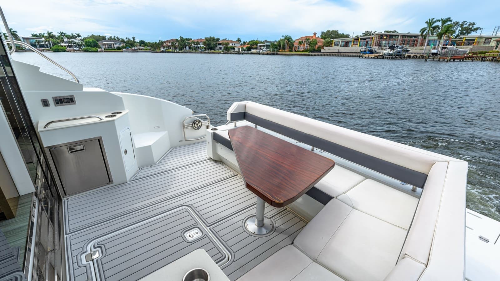 2019 Cruisers Yachts Cantius 46 - Photo 33