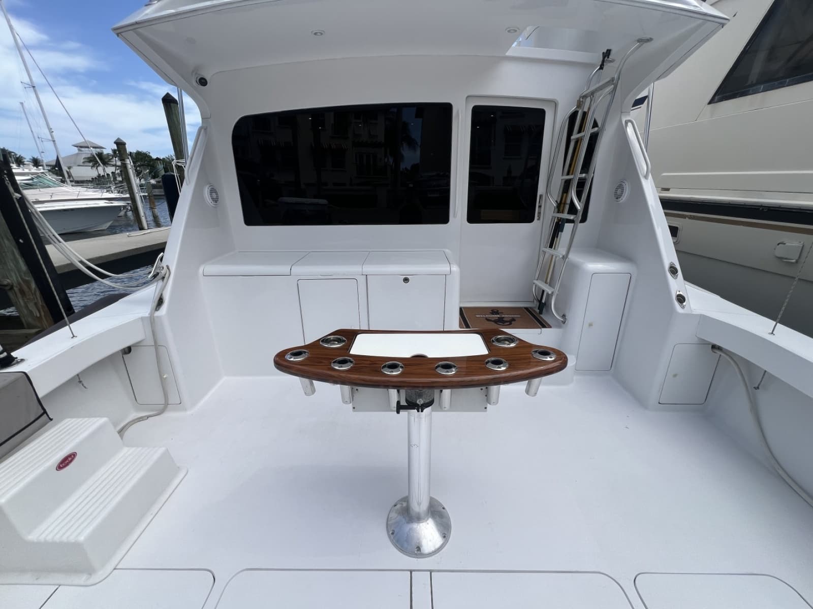 2003 Viking 52 Convertible - Photo 9