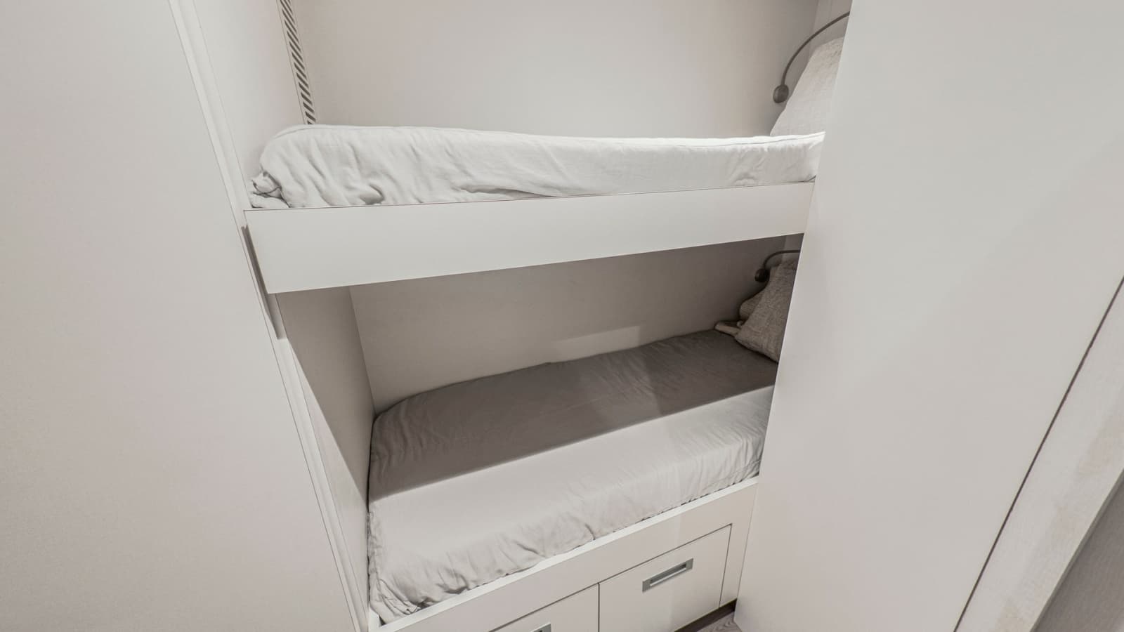 2024 Ocean Alexander 28E - Photo 55