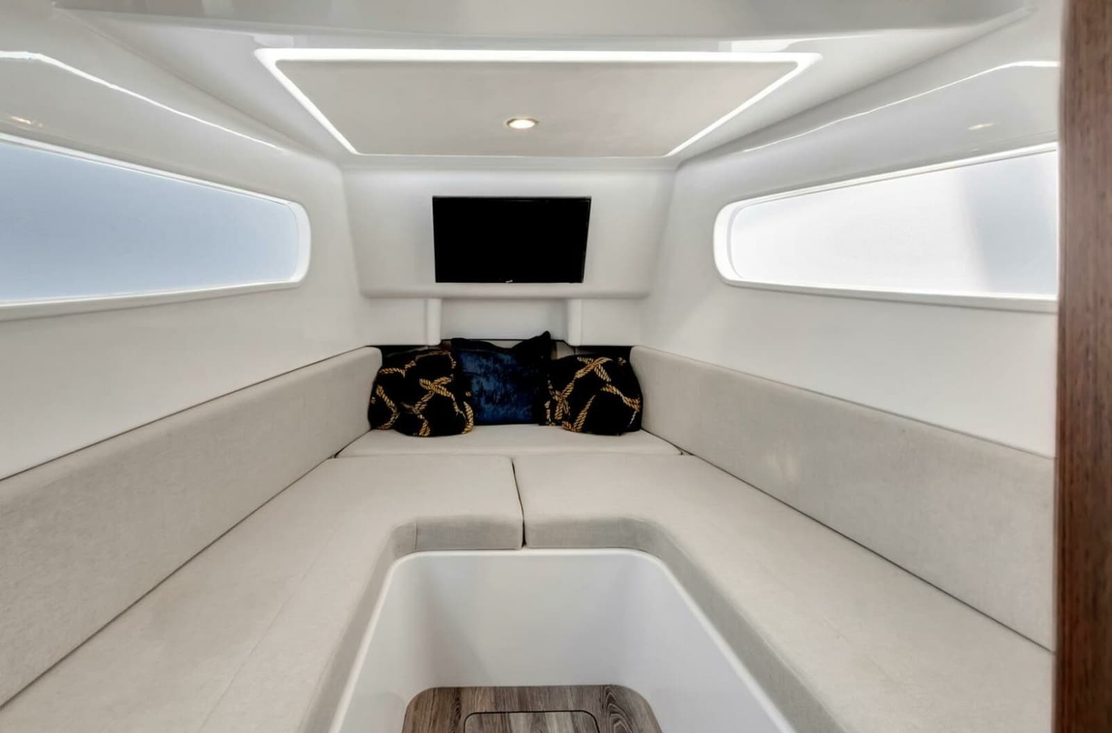 2023 Jupiter 43 Center Console - Photo 7