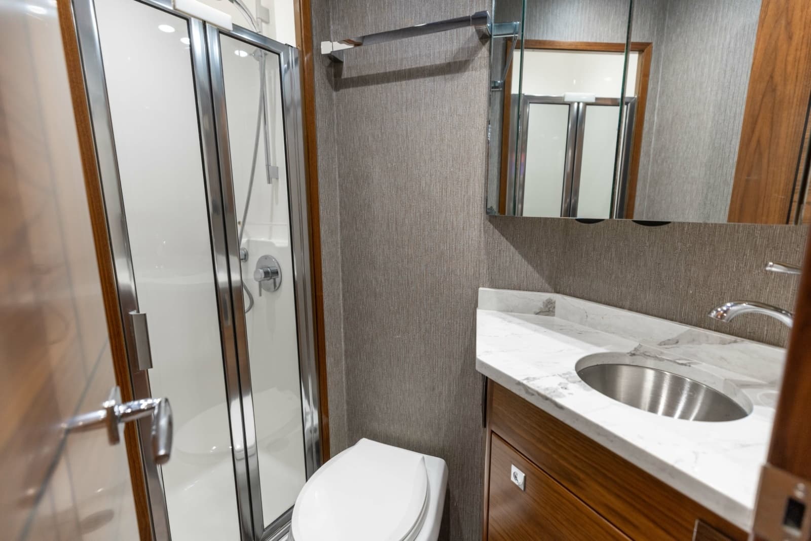 2023 Viking 72 Convertible - Photo 57