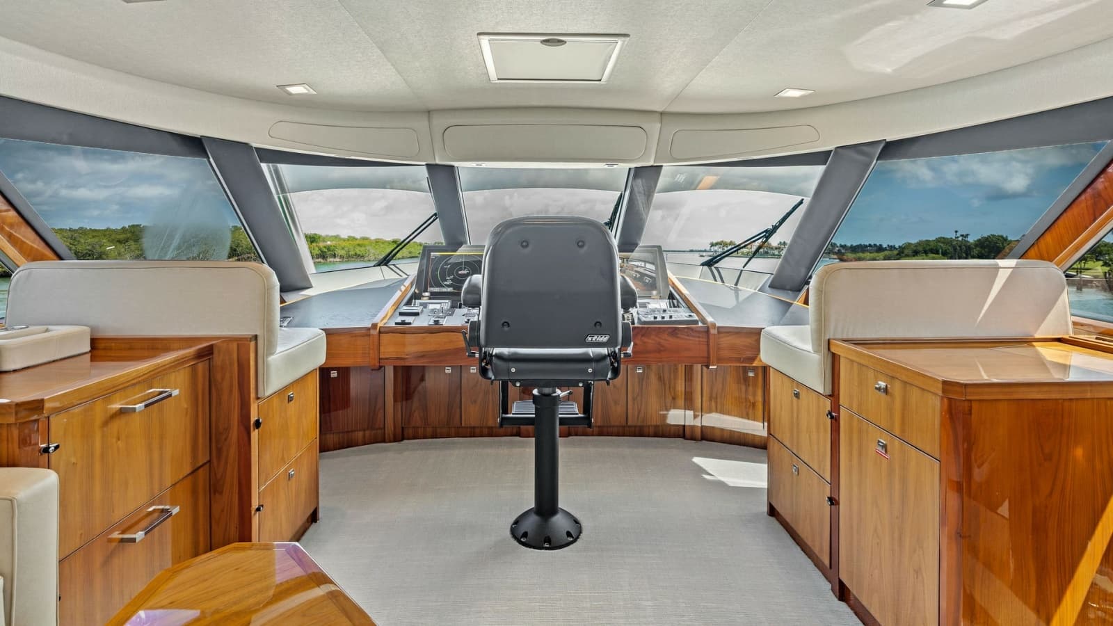 2016 Viking 80 Enclosed Bridge - Photo 85