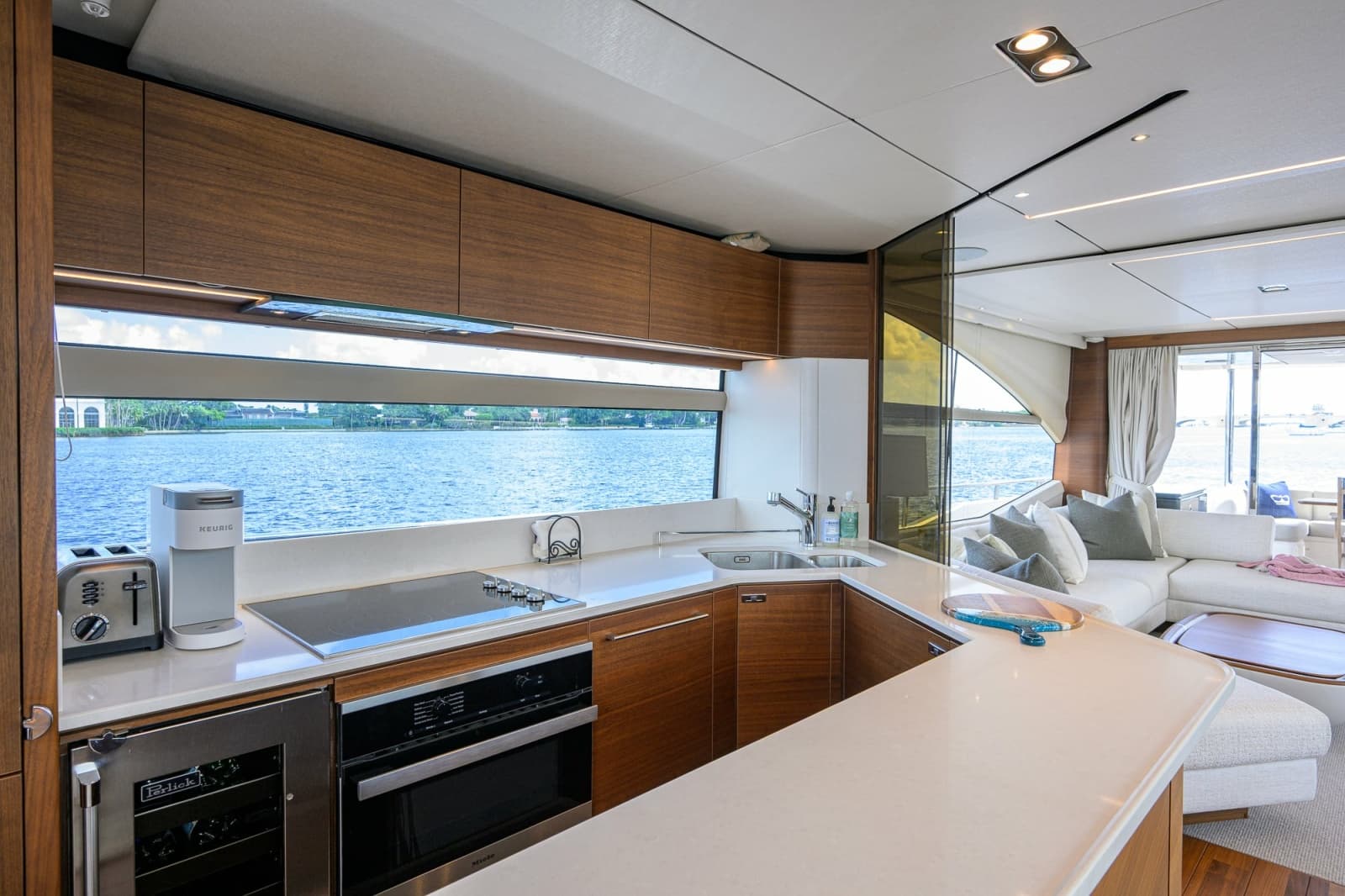 2022 Princess Y78 - Photo 8