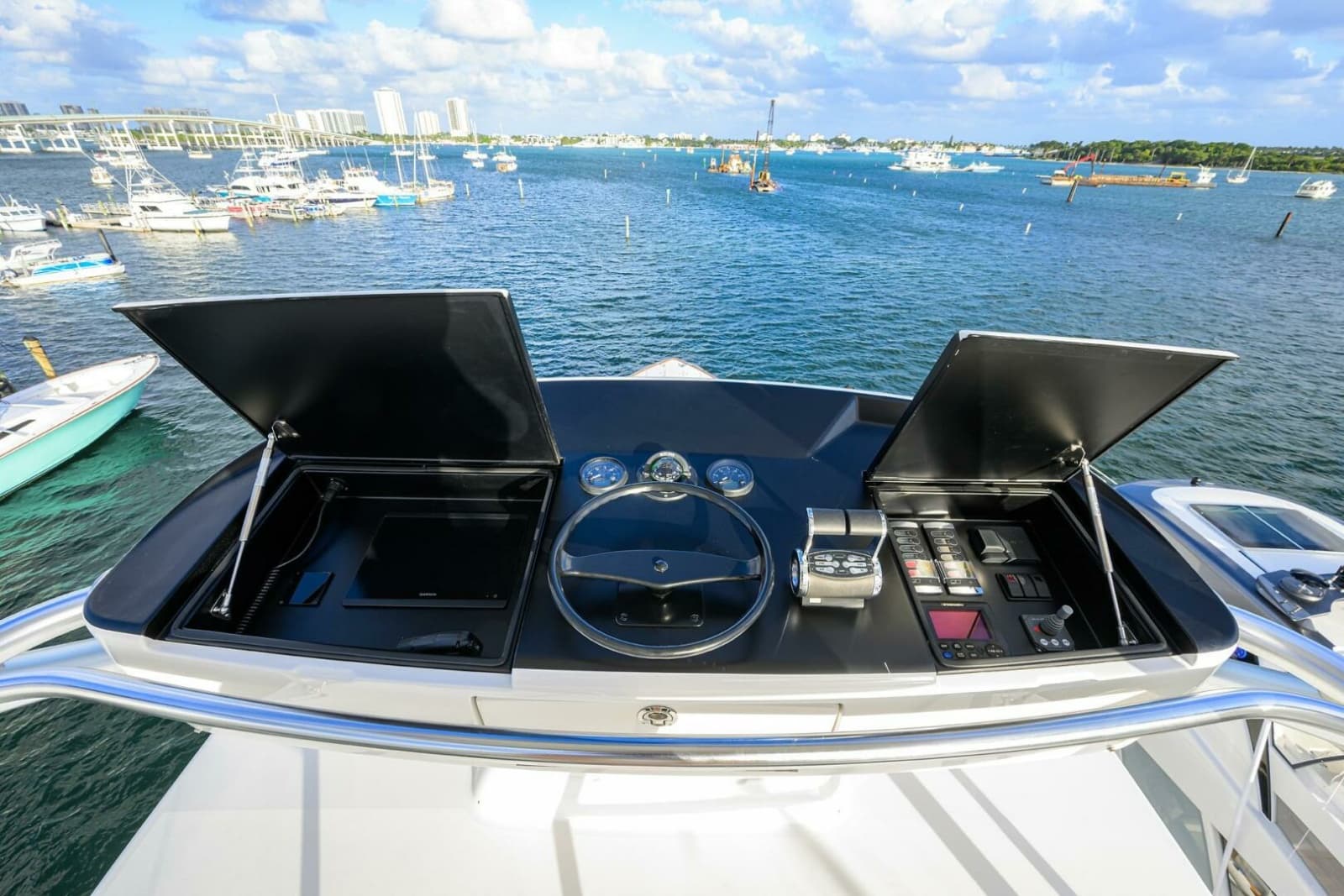 2020 Viking 92 Enclosed Bridge - Photo 33