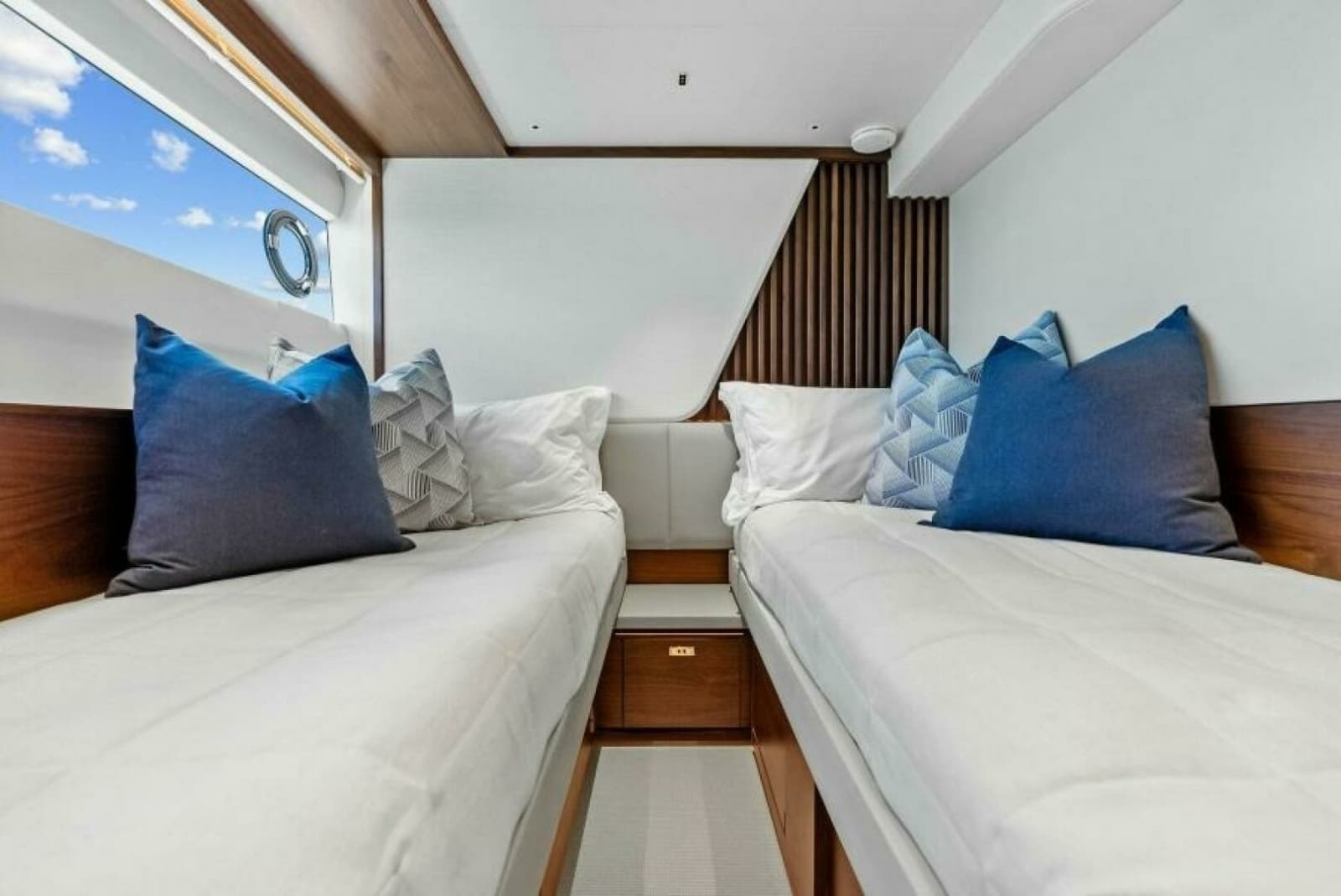 2024 Princess Y72 Motor Yacht - Photo 38
