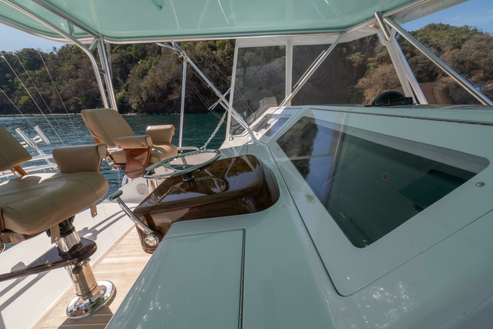 2006 Viking 56 Convertible - Photo 11