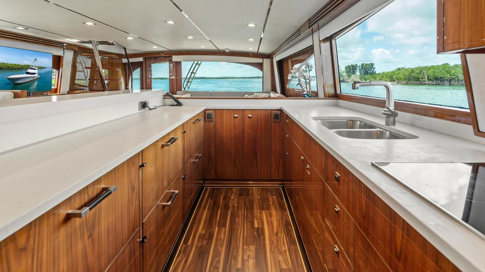 2016 Viking 80 Enclosed Bridge - Photo 19