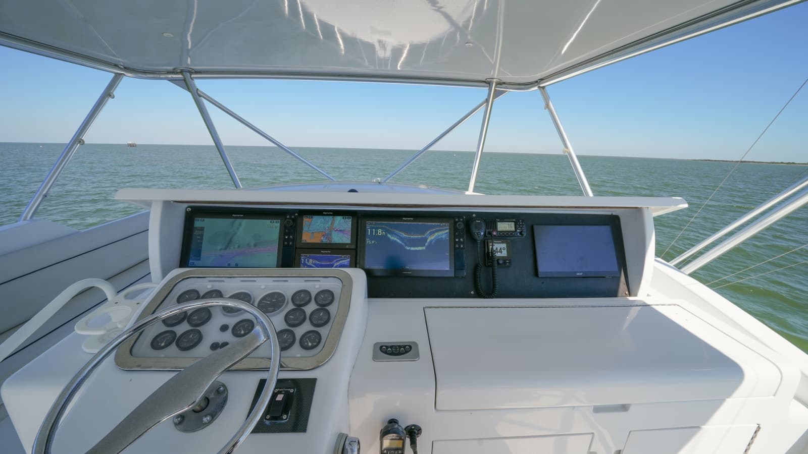2001 Hatteras 60 Convertible - Photo 32