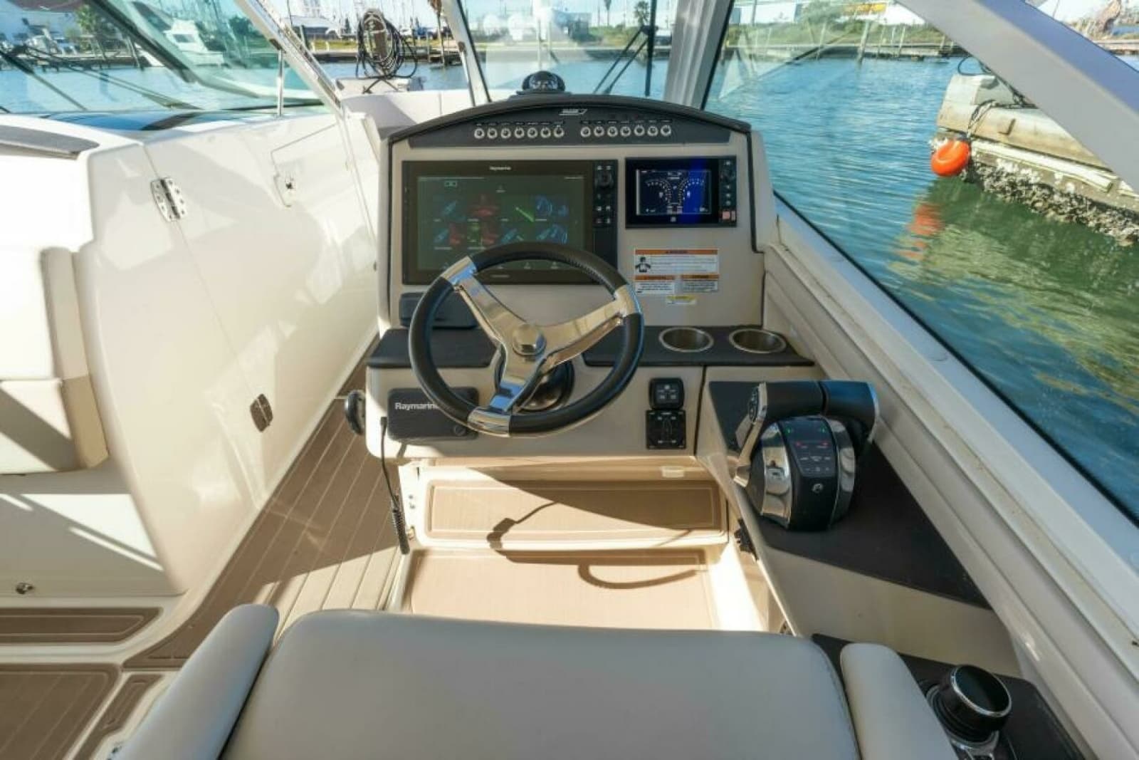 2017 Boston Whaler 320 Vantage - Photo 6