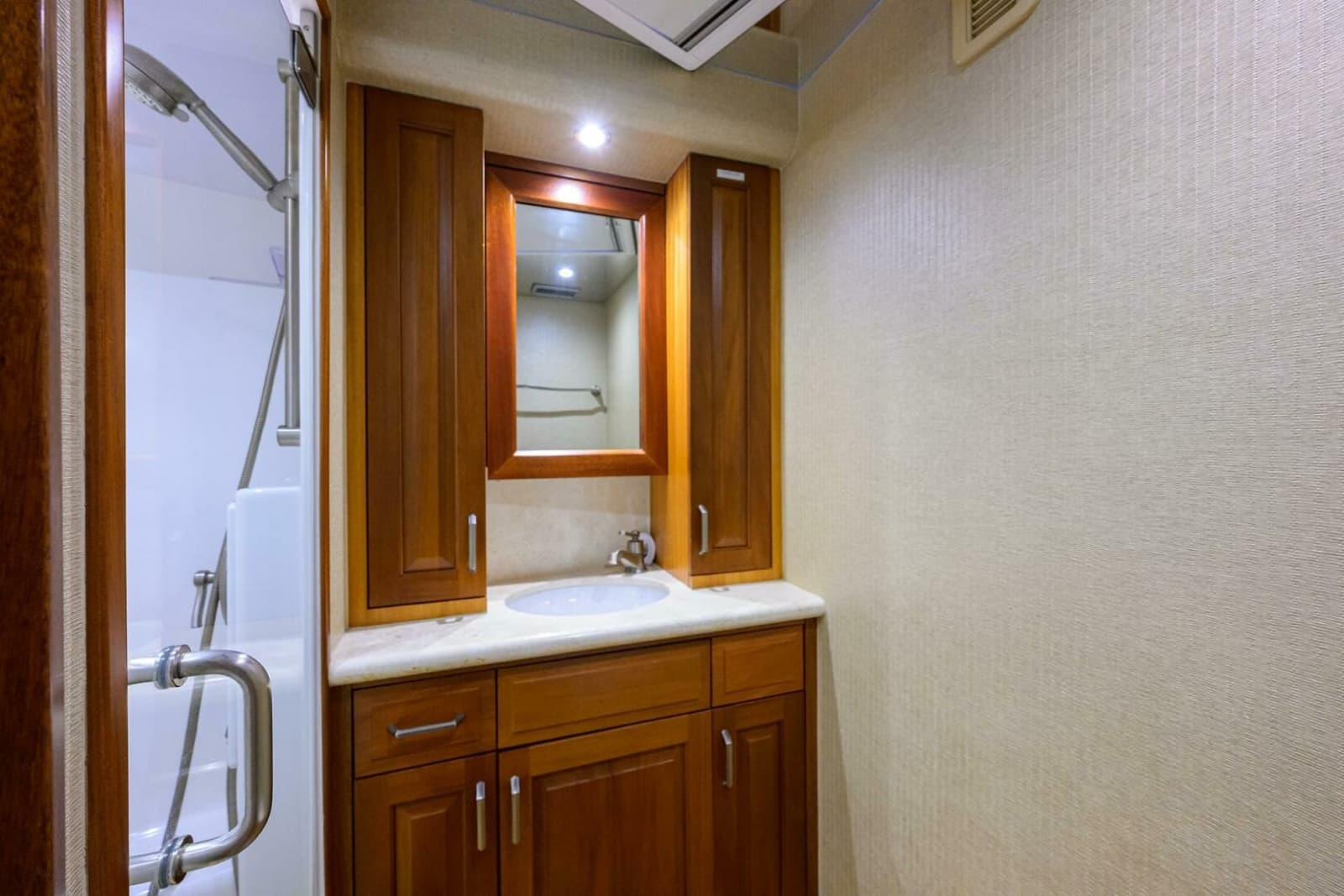 2013 Hatteras GT63 - Photo 20