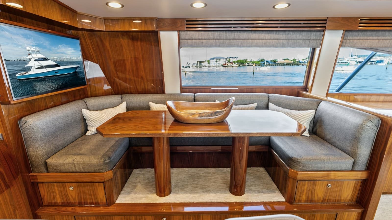 2017 Viking 80 Convertible - Photo 16