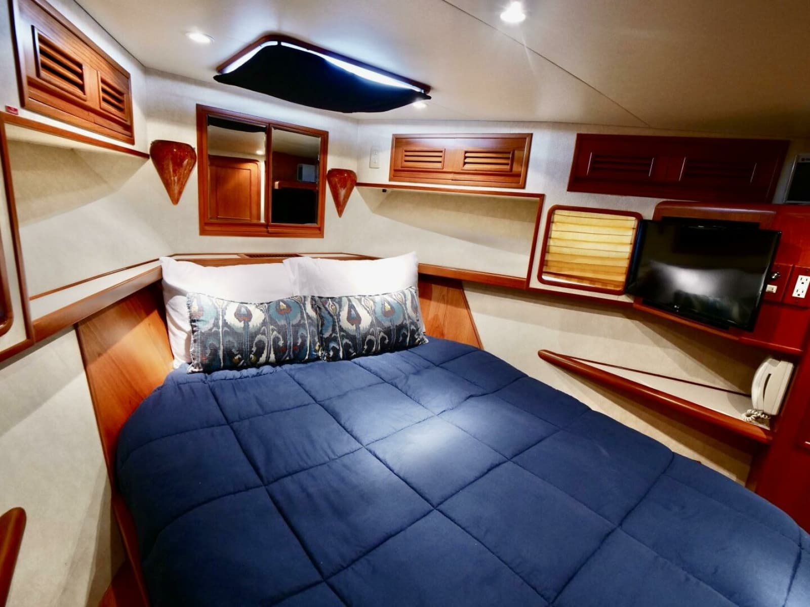 2000 Offshore Yachts 62 Pilothouse - Photo 19