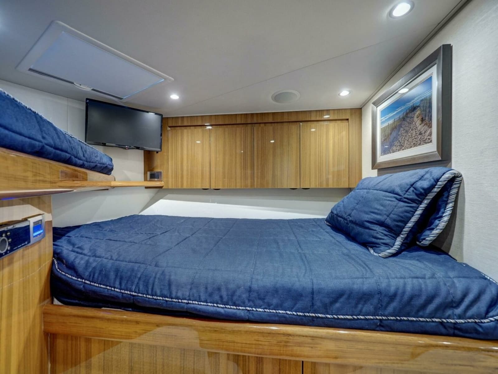 2017 Viking 52 Convertible - Photo 21