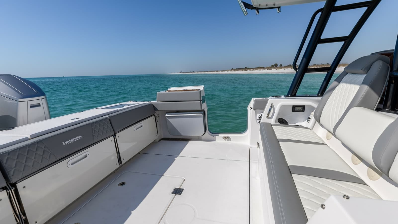 2023 Everglades 455 Center Console - Photo 7