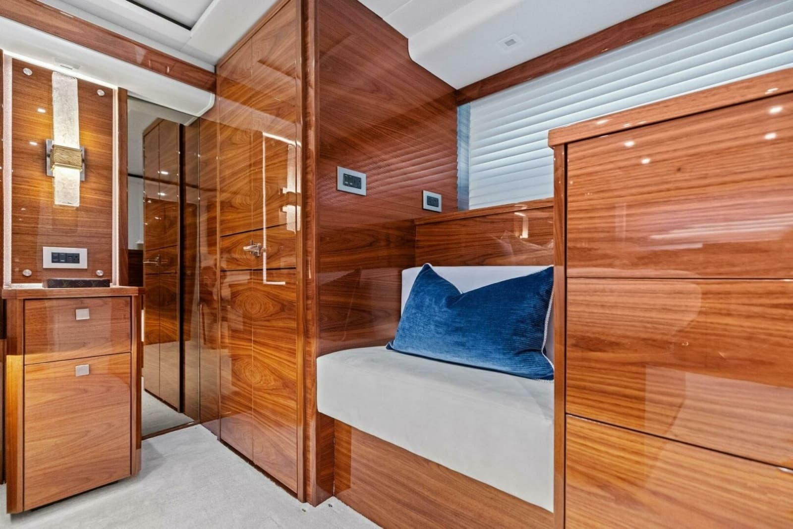 2026 Viking 82 Convertible - Photo 95