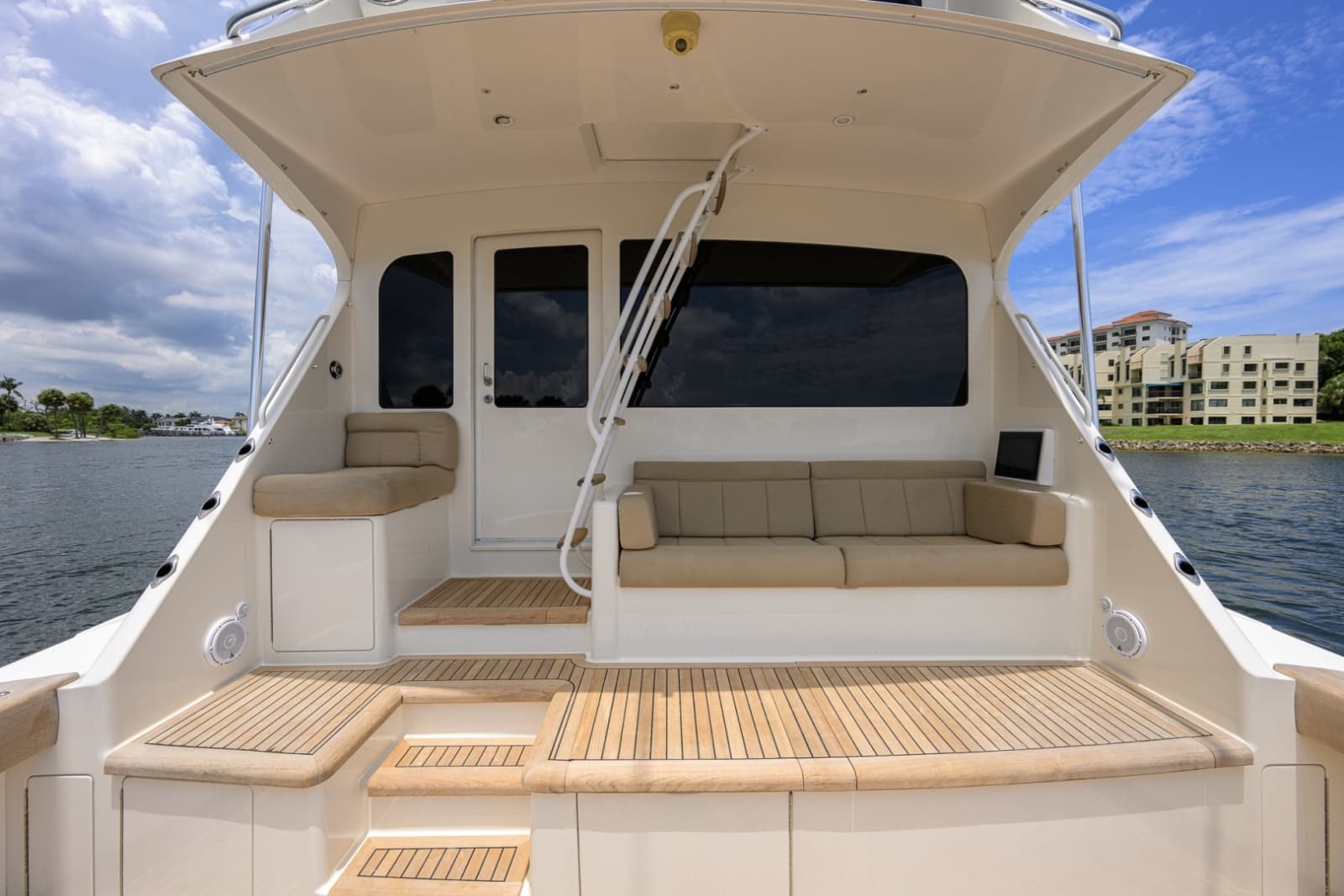 2006 Viking 68 Convertible - Photo 5