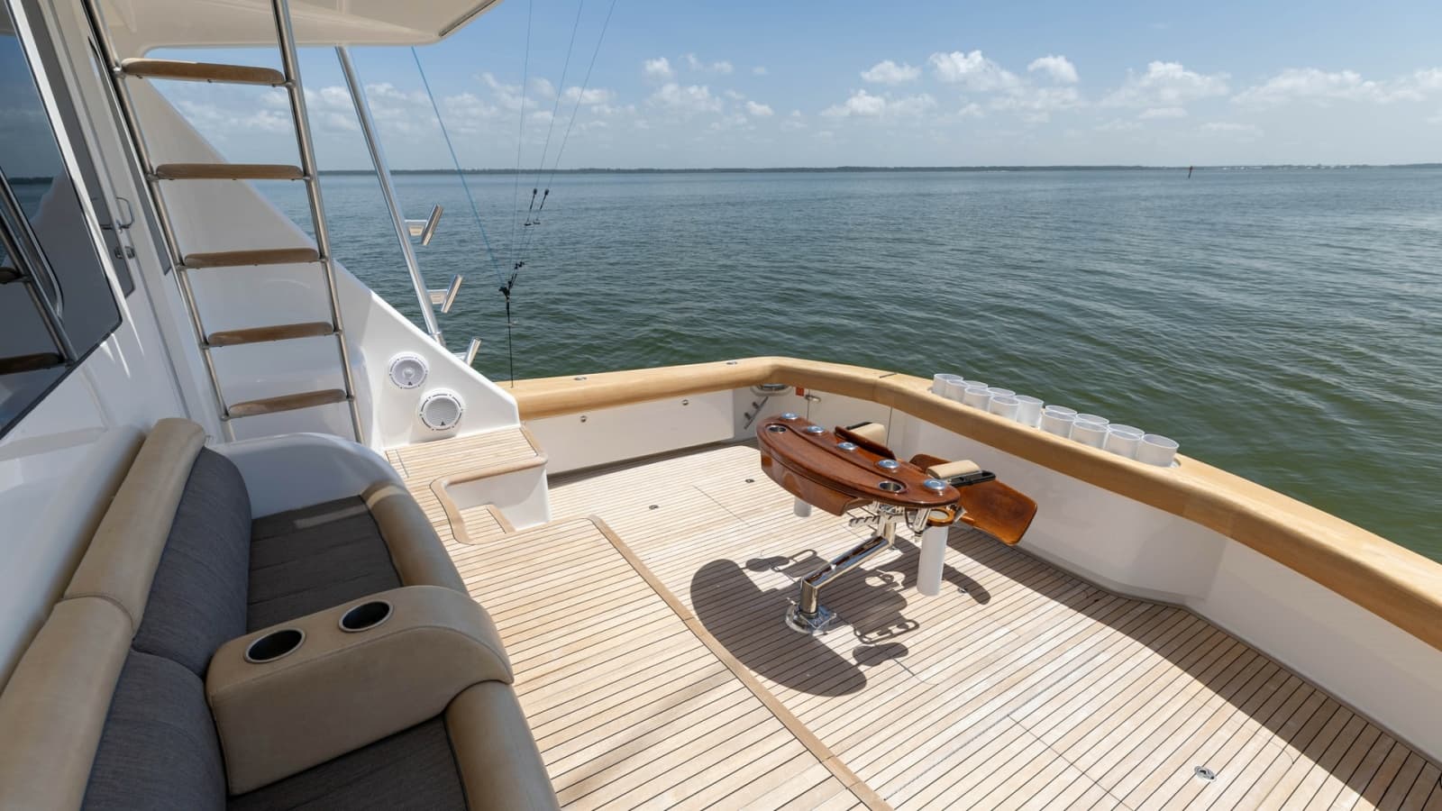 2016 Viking 80 Convertible - Photo 45