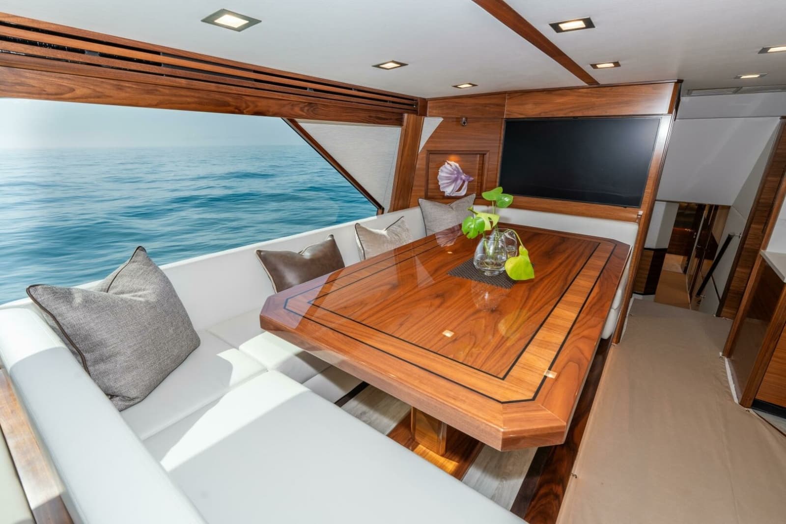 2025 Viking 90C - Photo 26