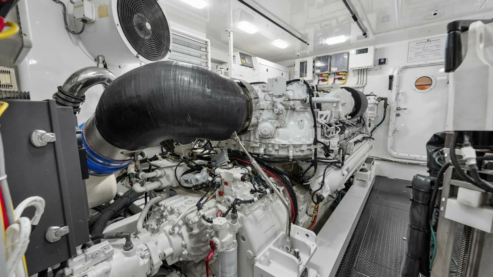 2017 Viking 92 Enclosed Bridge - Photo 64
