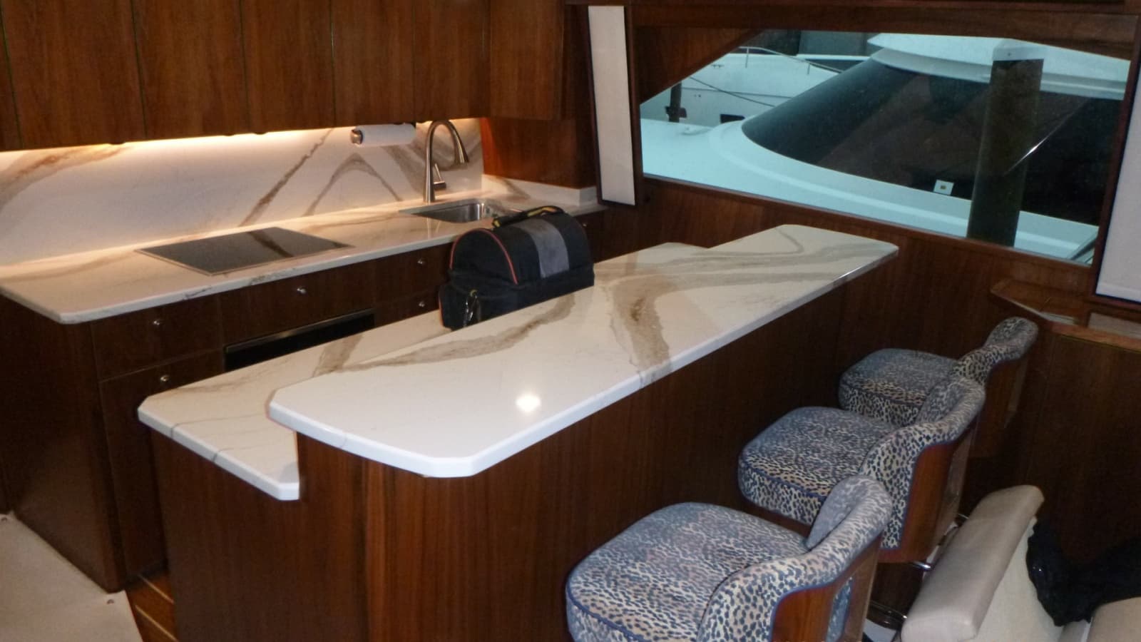 2022 Viking 68 Convertible - Photo 3