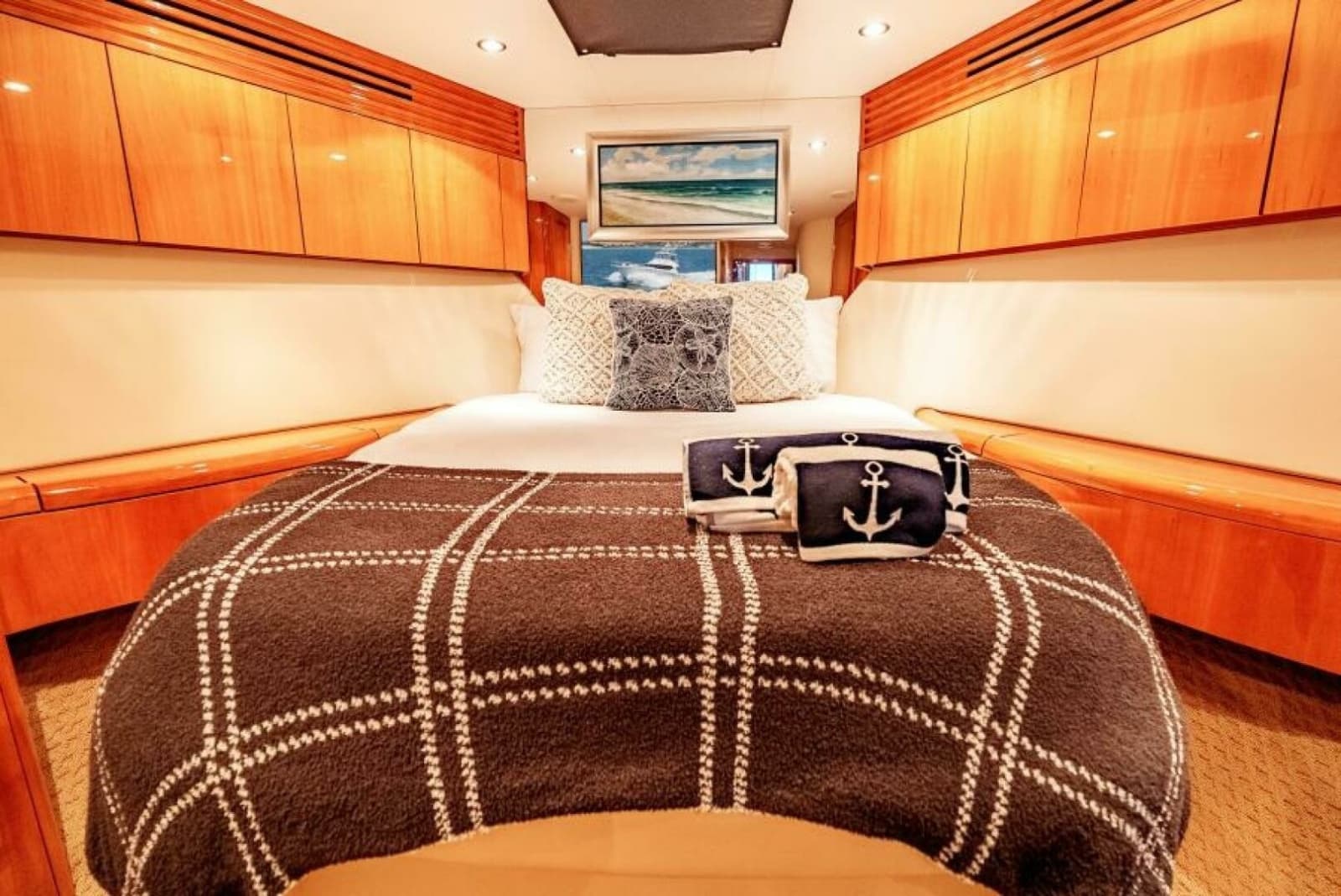 2004 Hatteras 54 Convertible - Photo 5