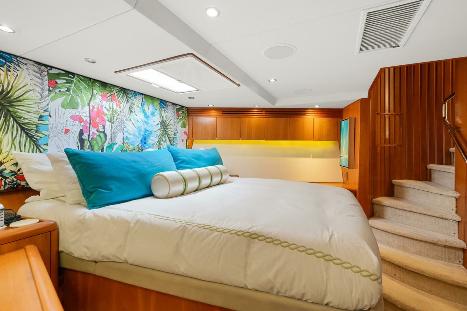 2005 Hatteras 100 Motor Yacht - Photo 15