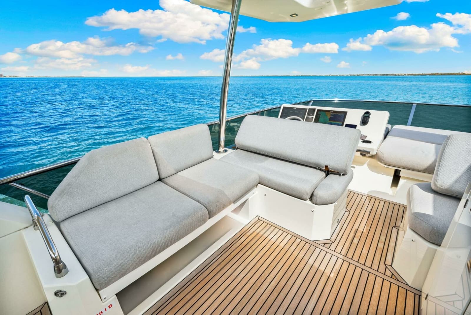 2019 Prestige 630 Flybridge - Photo 10