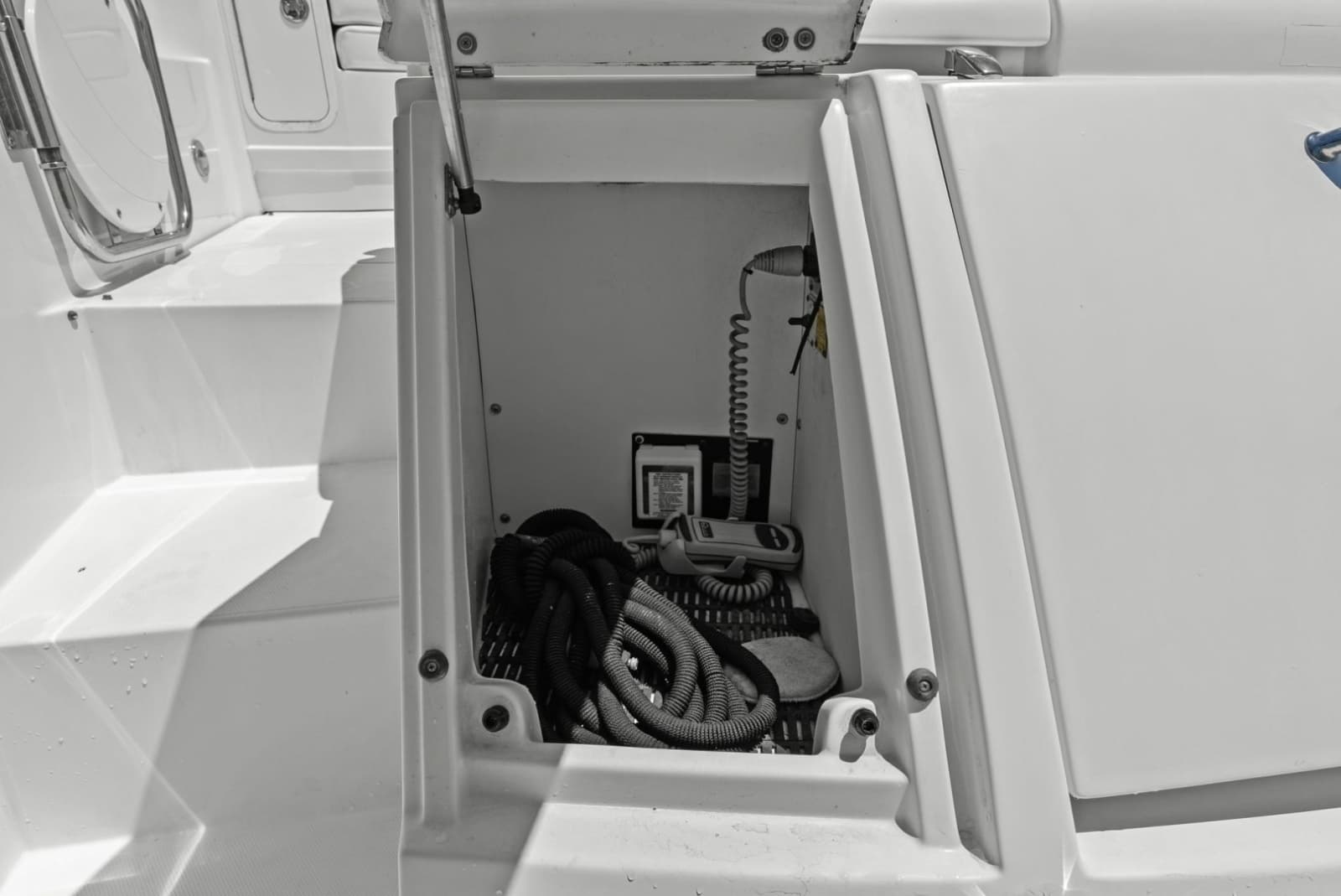 2012 Cruisers Yachts 540 Coupe - Photo 46